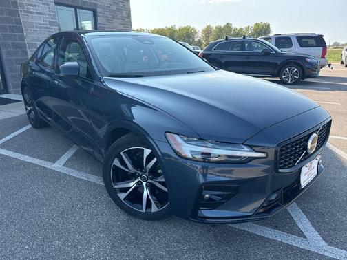 2024 Volvo S60 B5 Core Dark Theme AWD 4dr Sedan