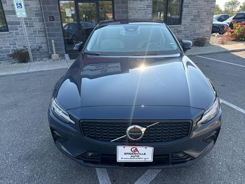2024 Volvo S60 B5 Core Dark Theme AWD 4dr Sedan
