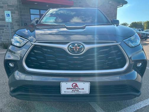 2021 Toyota Highlander LE AWD 4dr SUV