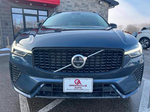 2025 Volvo XC60 B5 Plus Dark Theme AWD 4dr SUV