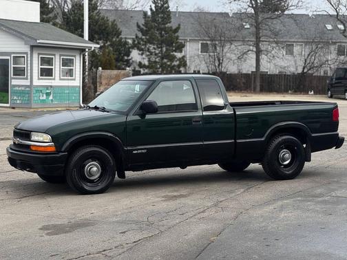 2002 Chevrolet S-10 Base