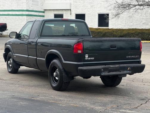 2002 Chevrolet S-10 Base
