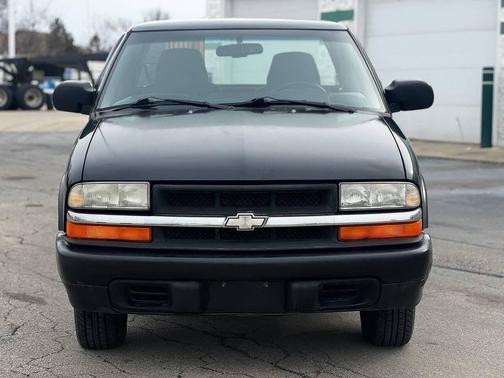 2002 Chevrolet S-10 Base