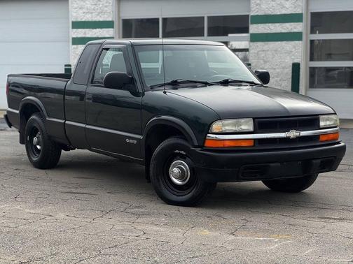 2002 Chevrolet S-10 Base