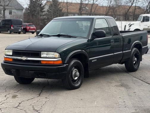 2002 Chevrolet S-10 Base