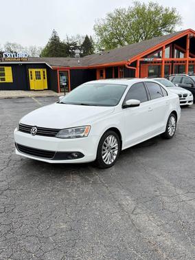 Candy White 2013 Volkswagen Jetta SEL