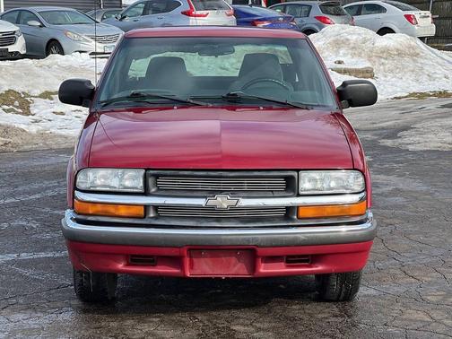 2002 Chevrolet S-10 Base