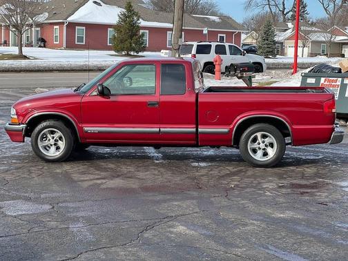 2002 Chevrolet S-10 Base