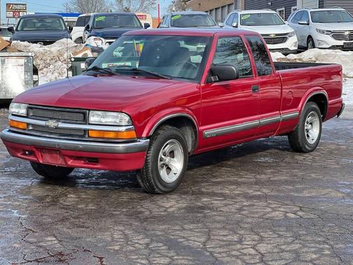 2002 Chevrolet S-10 Base