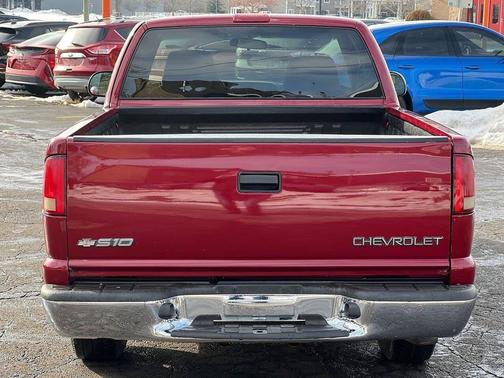 2002 Chevrolet S-10 Base