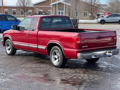 2002 Chevrolet S-10 Base