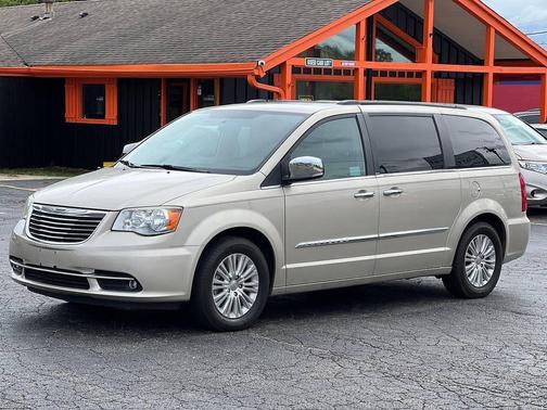 2013 Chrysler Town & Country Touring-L