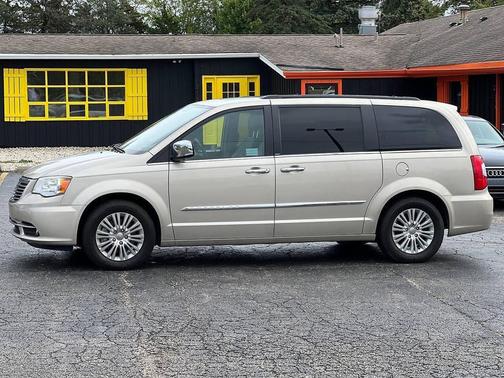 2013 Chrysler Town & Country Touring-L