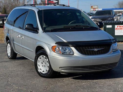 2003 Chrysler Town & Country EX