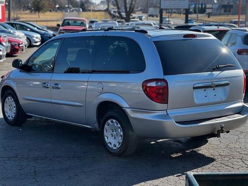 2003 Chrysler Town & Country EX