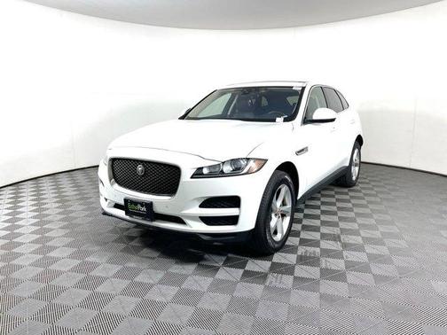 Photo 3 of 36 of 2020 Jaguar F-PACE 25t Premium
