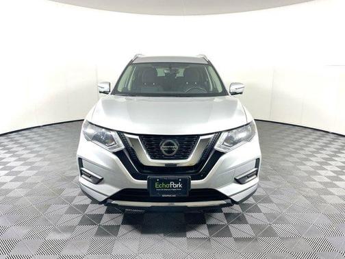 Photo 2 of 34 of 2018 Nissan Rogue SV