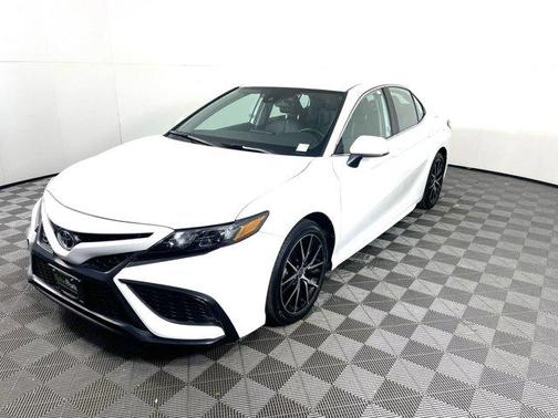 Photo 3 of 34 of 2021 Toyota Camry SE