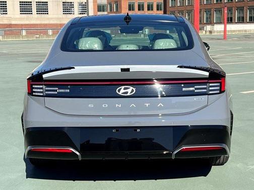 2026 Hyundai SONATA Hybrid Limited