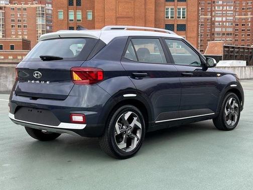2022 Hyundai VENUE Limited