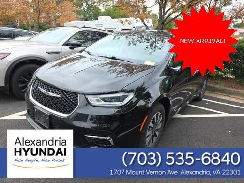 2024 Chrysler Pacifica Hybrid Select