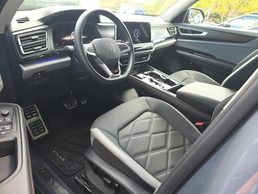 2024 Volkswagen Atlas 2.0T SE w/Technology 4MOTION