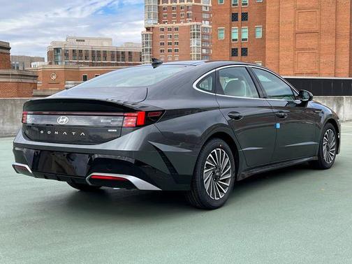 2026 Hyundai SONATA Hybrid SE
