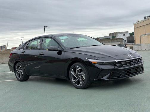 Abyss Black 2026 Hyundai ELANTRA Limited