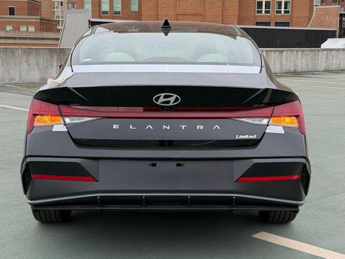 Abyss Black 2026 Hyundai ELANTRA Limited