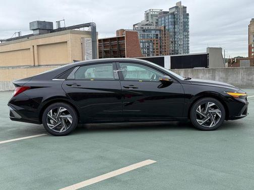 Abyss Black 2026 Hyundai ELANTRA Limited