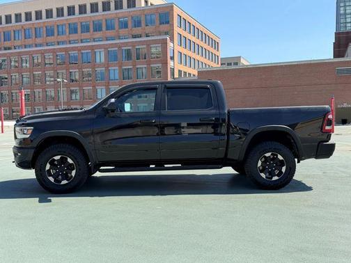 Diamond Black Crystal Pearlcoat 2019 RAM 1500 Rebel