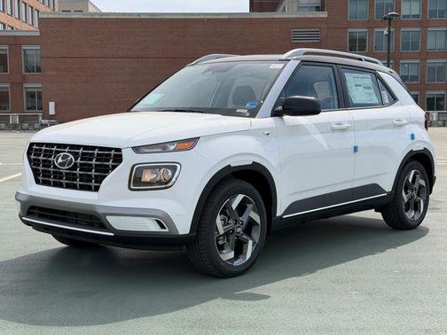 Lunar White w/Black Roof 2026 Hyundai VENUE SEL w/Two-Tone Roof