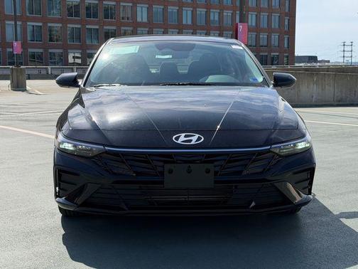 Abyss Black 2026 Hyundai ELANTRA SE