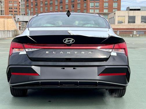 2026 Hyundai ELANTRA HEV Limited