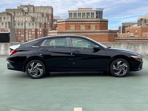 2026 Hyundai ELANTRA HEV Limited