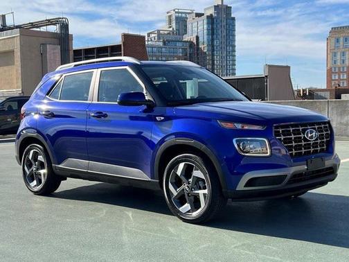 2025 Hyundai VENUE SEL