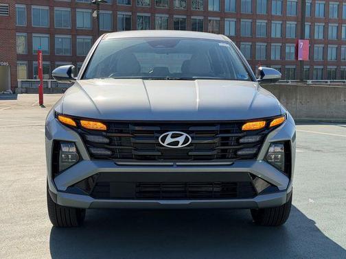 Shimmering Silver 2026 Hyundai TUCSON SE