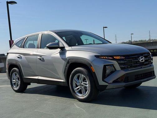 Shimmering Silver 2026 Hyundai TUCSON SE