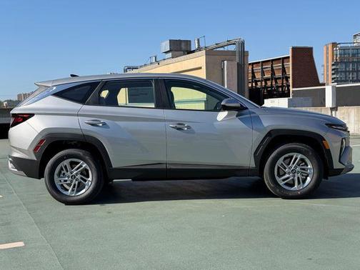 Shimmering Silver 2026 Hyundai TUCSON SE
