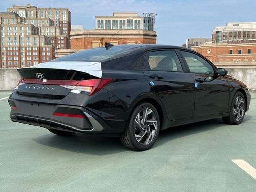 2025 Hyundai ELANTRA Sport
