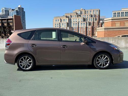 2015 Toyota Prius v Five