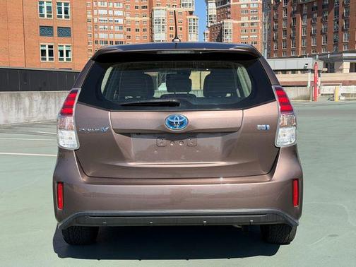2015 Toyota Prius v Five