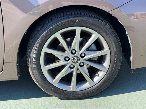 2015 Toyota Prius v Five