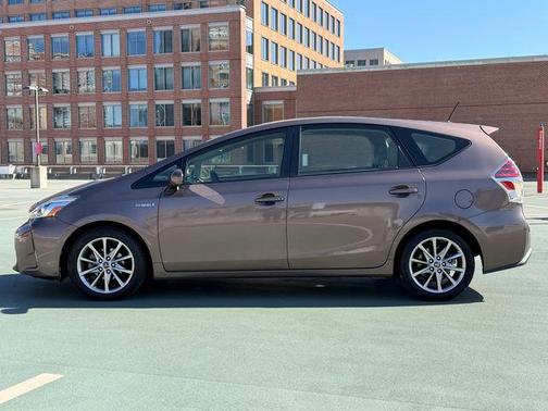 2015 Toyota Prius v Five