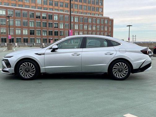 2025 Hyundai SONATA Hybrid SE