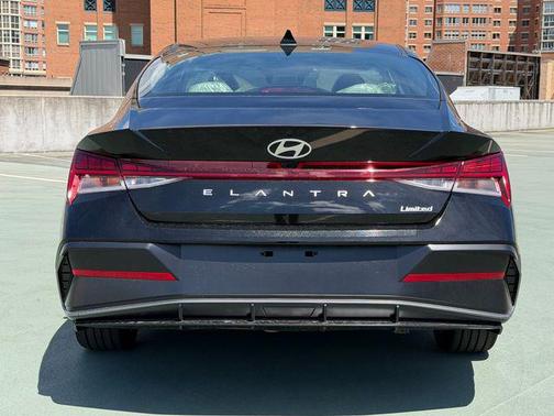 Abyss Black 2026 Hyundai ELANTRA Limited