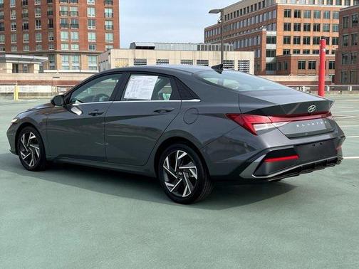 2025 Hyundai ELANTRA SEL