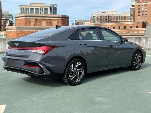 2025 Hyundai ELANTRA SEL