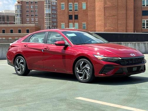 2025 Hyundai ELANTRA SEL