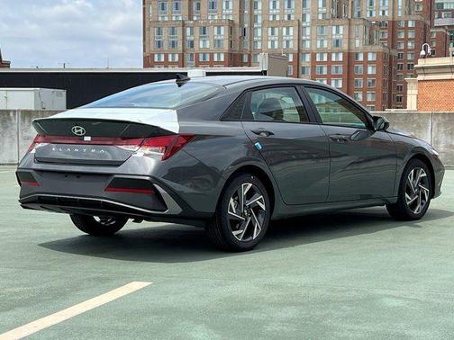 2025 Hyundai ELANTRA Sport